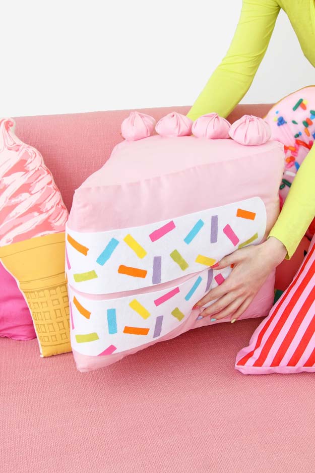 15 Stylish DIY Pillow Ideas You Can Make This Weekend