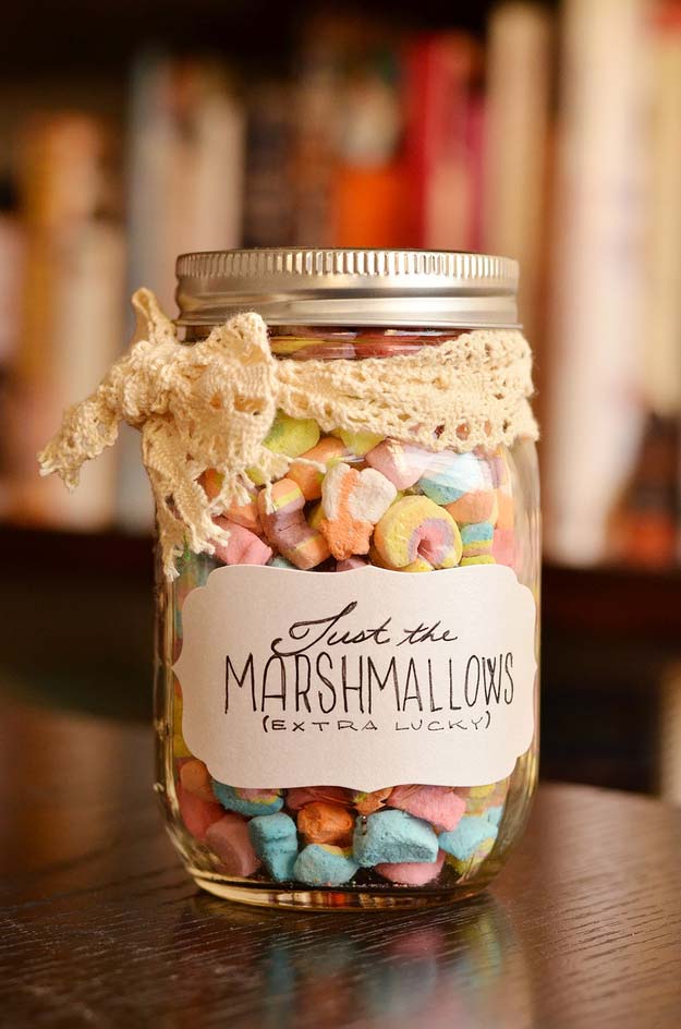  DIY Marshmallow Mason Jar Gift Idea