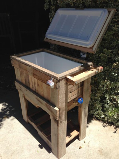 Rustic Themed Pallet Cooler