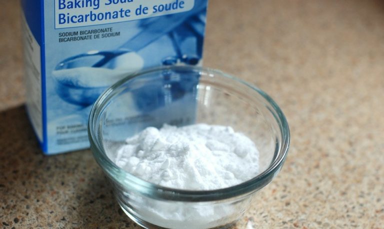 8 Baking Soda Household Uses That Are Life-Changing