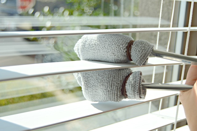 Window cleaning tips, Clean Blinds Without Removing