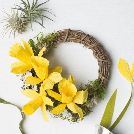 DIY Spring Wreaths - Mini Daffodil Wreath