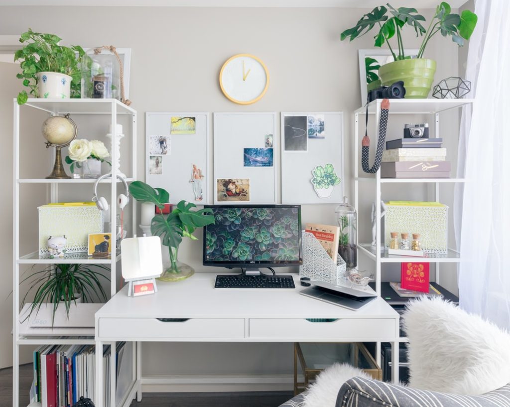 desk layout tips for a room