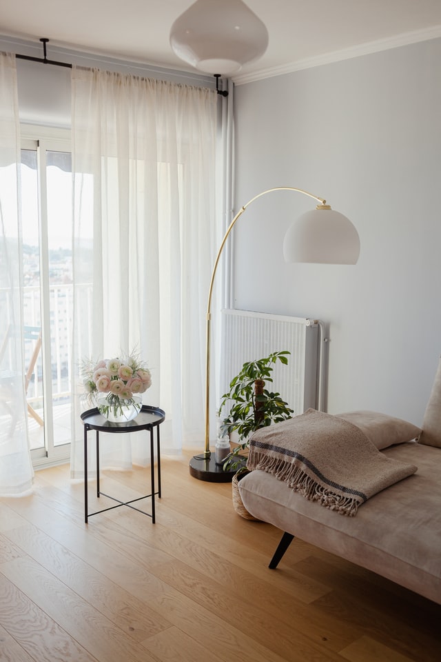 Floor lamp for empty bedroom spaces