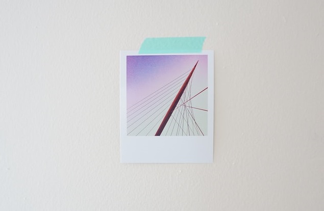 how to hang a picture without nails using washi tape