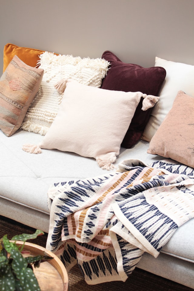 decorating a daybed like a couch tips