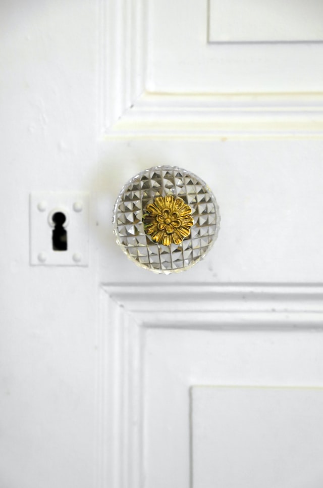 Creative door knobs for white doors ideas