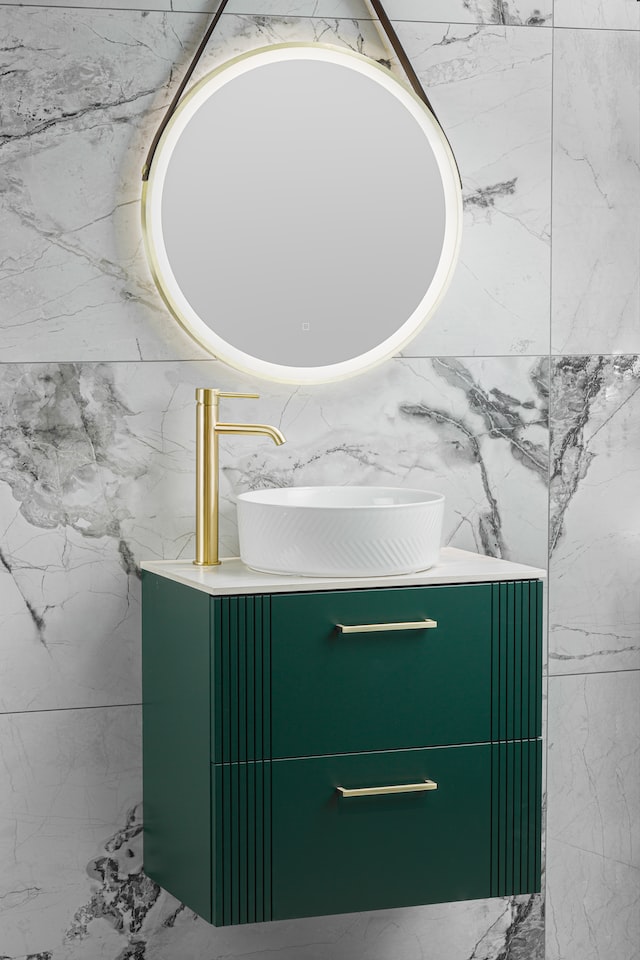 Green bathroom cabinet ideas