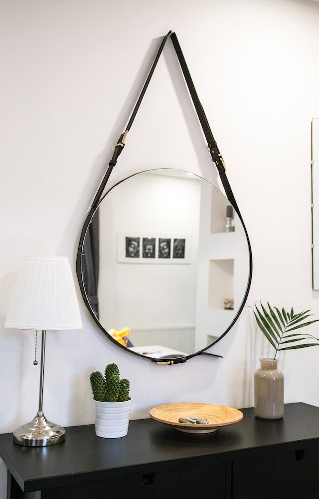 tips on hanging a frameless mirror
