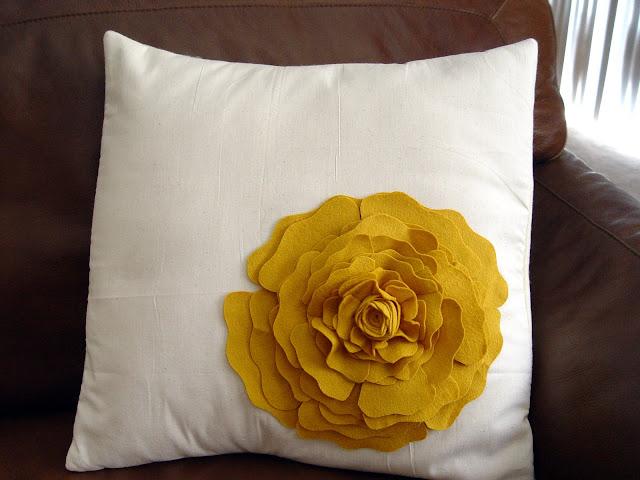 DIY Fabric Flowers Pillow