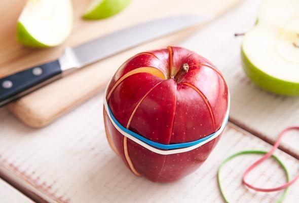 preserve sliced apples with rubber band