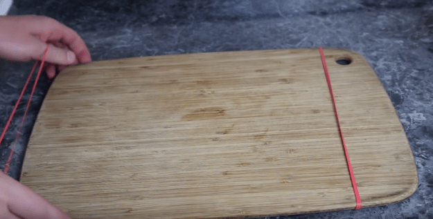 rubber band cutting board hack