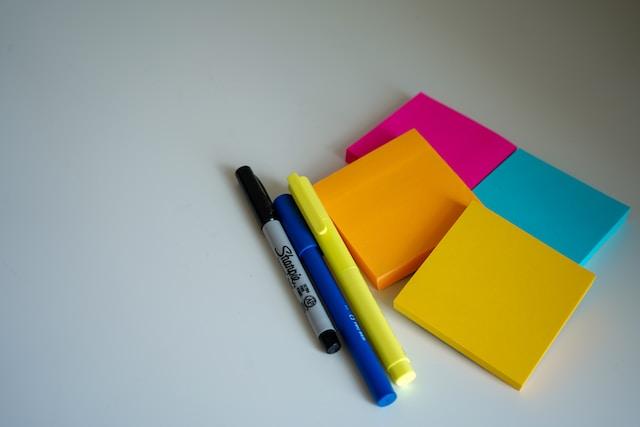 sticky notes for desk organization