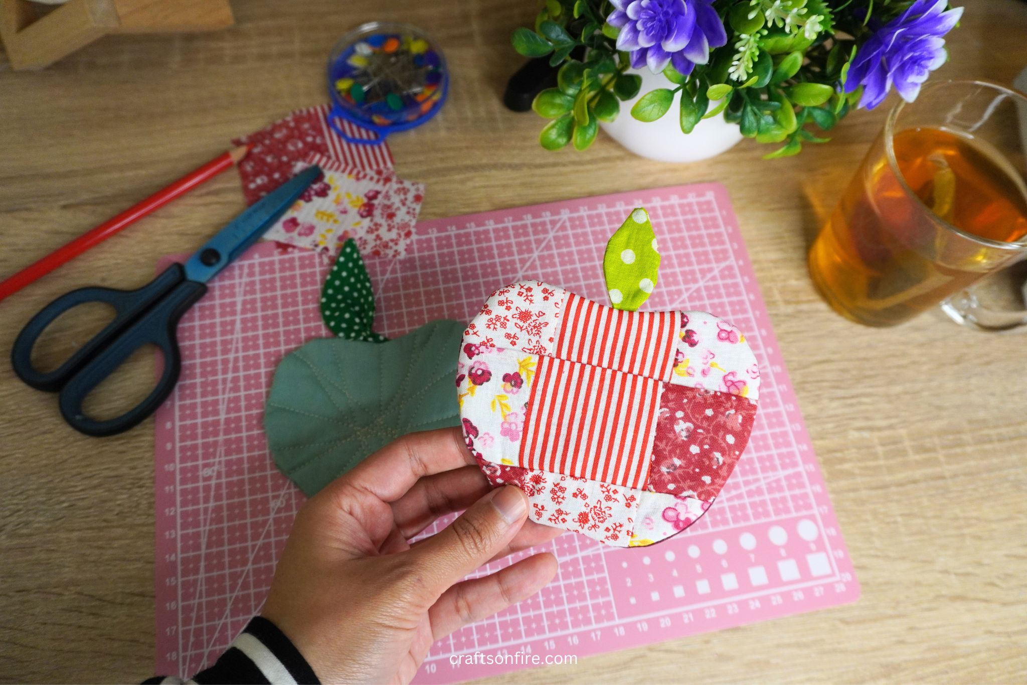 fabric apple coaster tutorial